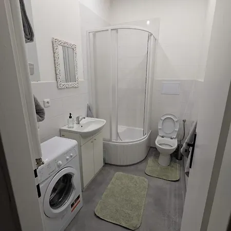 Cozy & Elegant 2-bedroom Nejdek