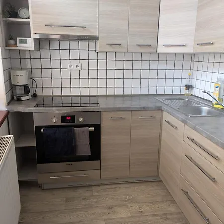 Cozy & Elegant 2-bedroom Nejdek